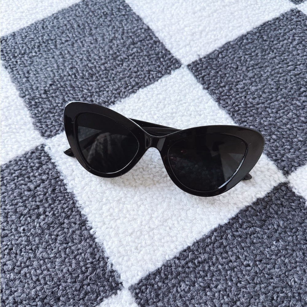 Vintage Style Cat Eye Sunglasses